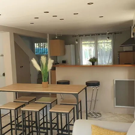 Orteils Au Soleil Jardin Parking בית נופש
