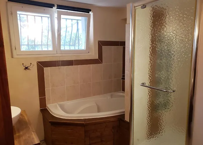 Orteils Au Soleil Jardin Parking *