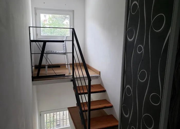 Orteils Au Soleil Jardin Parking Nîmes