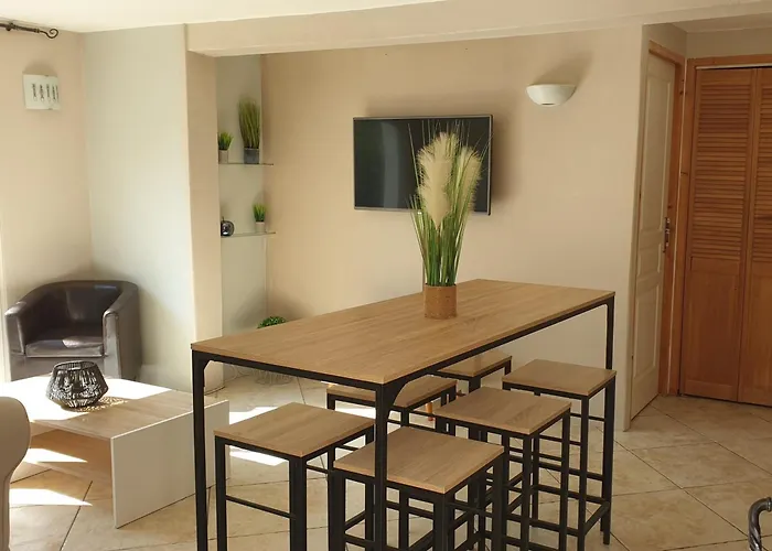 Orteils Au Soleil Jardin Parking