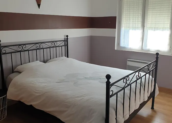 Orteils Au Soleil Jardin Parking Nîmes